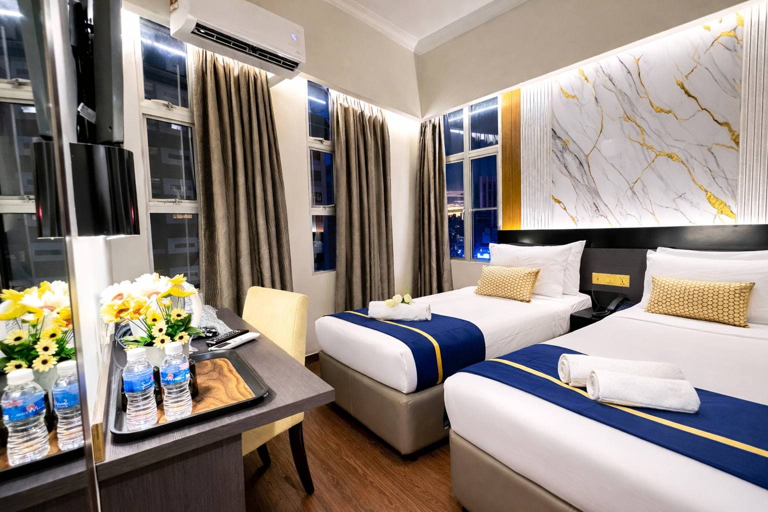 Deluxe Twin Room with Window at Central City Hotel Kuala Lumpur